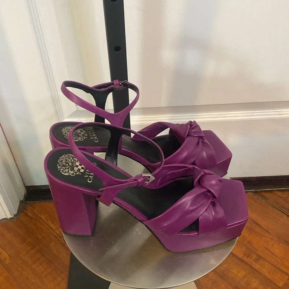 NEW VINCE CAMUTO STEFANEY PLATFORM SANDALS